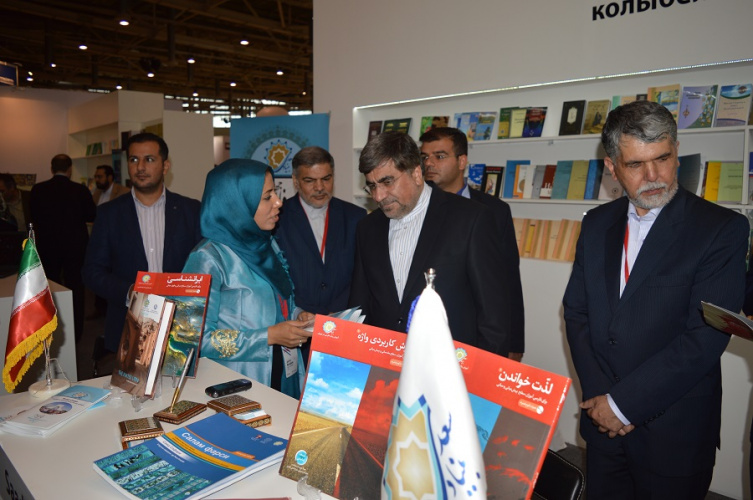 گامهای خوب در امر آموزش و گسترش زبان فارسی در جهان